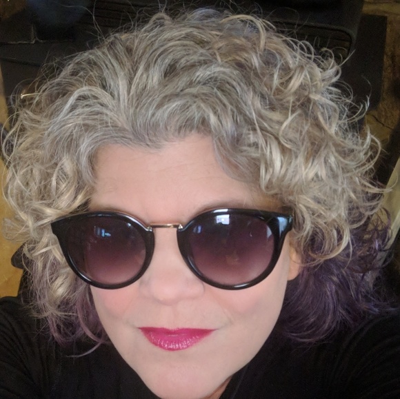 Meet your Posher, Tammy - Picture 2 of 2